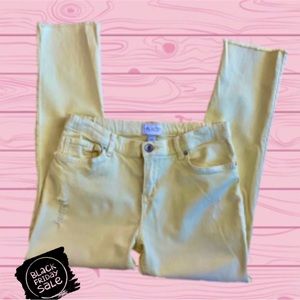 🌼🌼Yellow Stretchy Distressed Capris🌼🌼